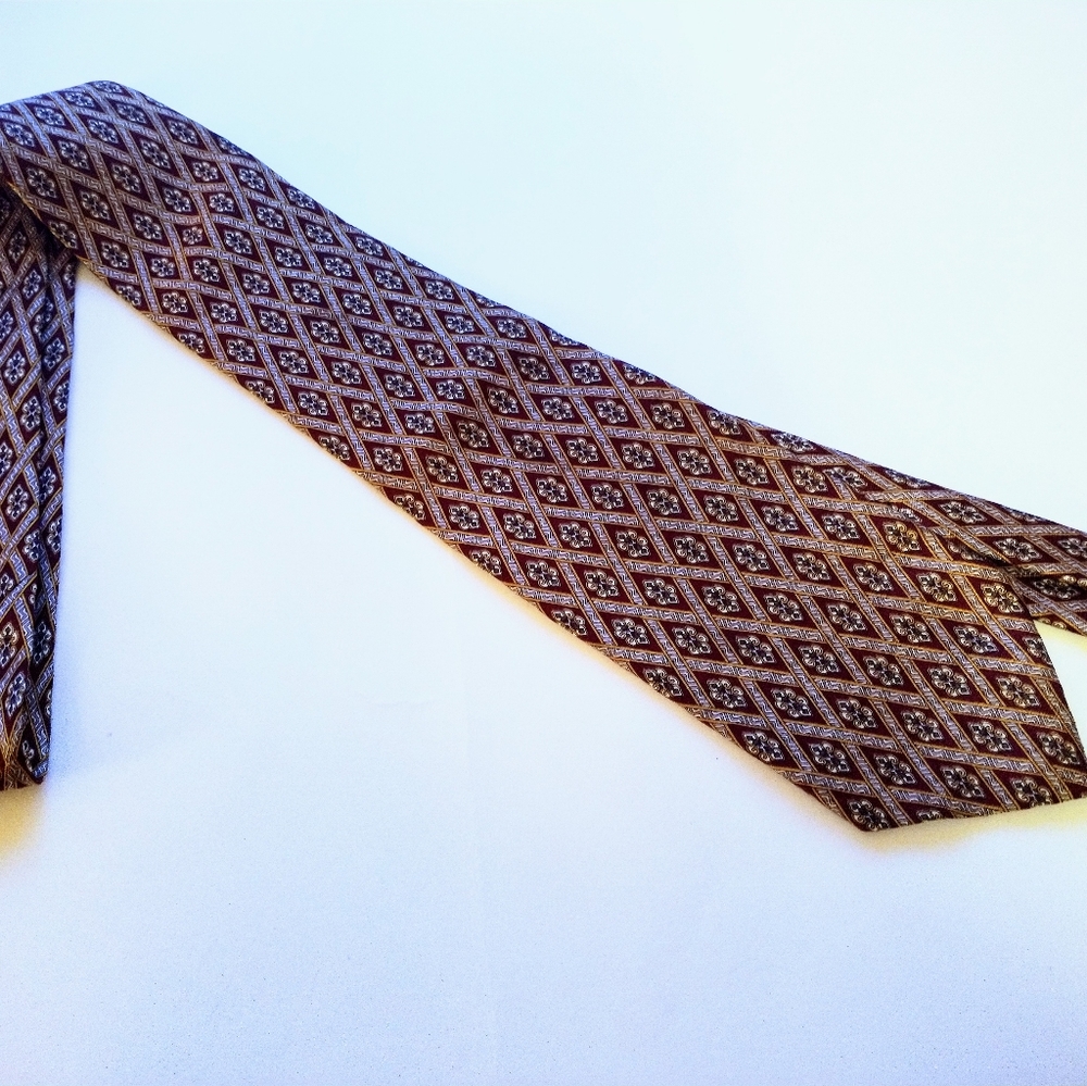 Classic Brooks Brothers Makers Men's Tie Red Royal Crescent Pattern - 100% Silk